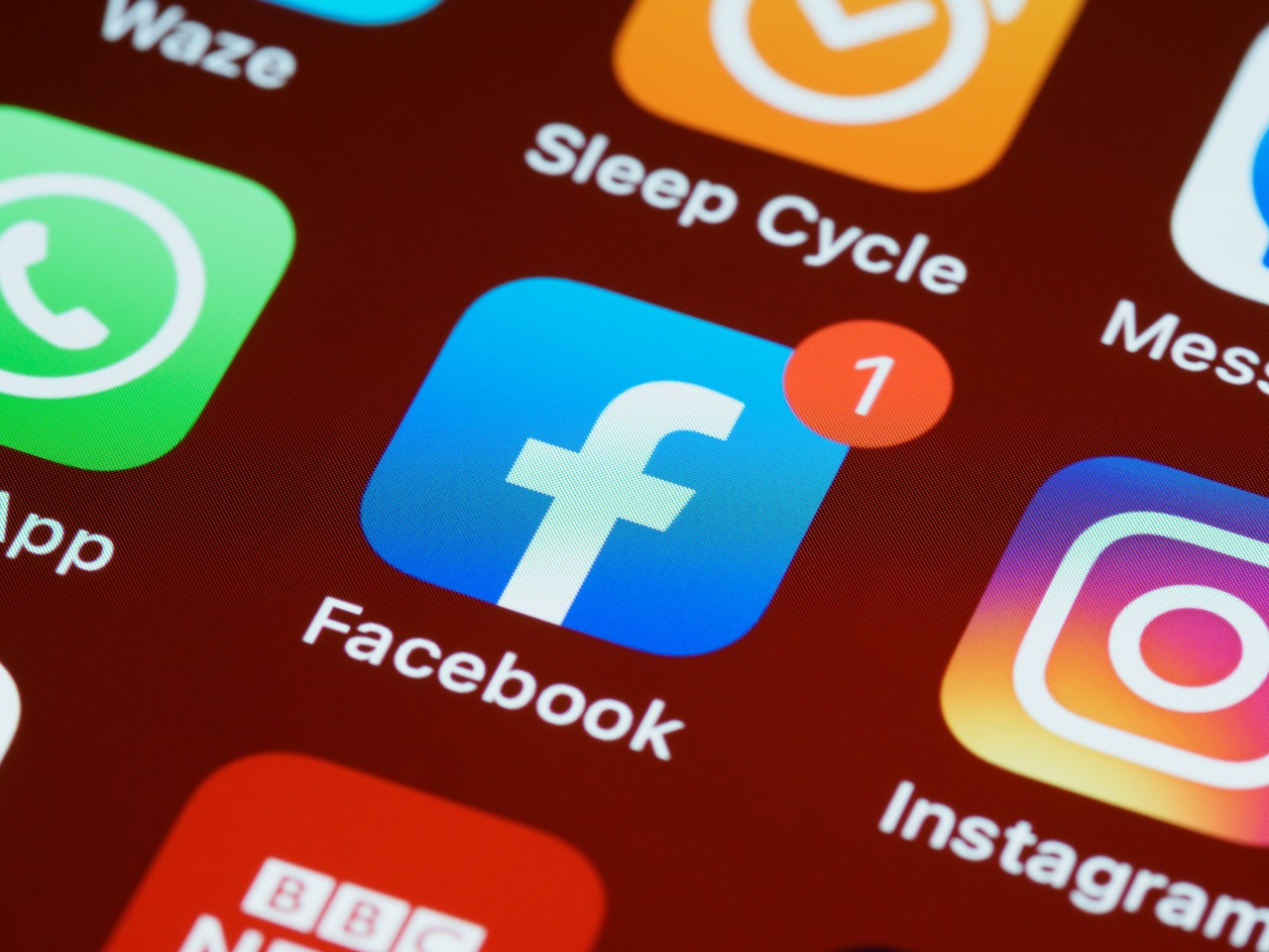 臉書大跌、Bumble上市、TikTok稱霸全球？盤點社交行動應用市場與2021變革趨勢